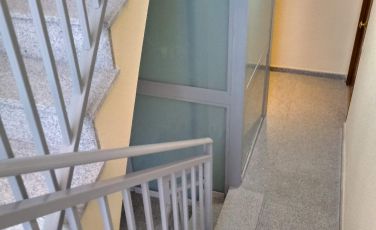 Interior con derribo de escaleras. Calle de Eugenia de Montijo, 110, Madrid.