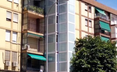 Fachada exterior con derribo de escaleras. Avenida del Marqués de Corbera, 55, Madrid.